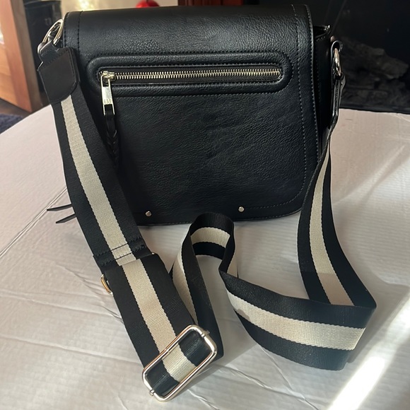 Gap Woman’s Crossbody Bag - Picture 9 of 9